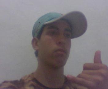 li ma3tahach  fetiara   e3tha fel babor  mazal kaen l7aragha ou kaen monamor
